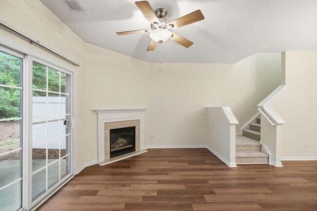 Building Photo - Beautiful Matthews Townhome with Updated Interior & Community Pool