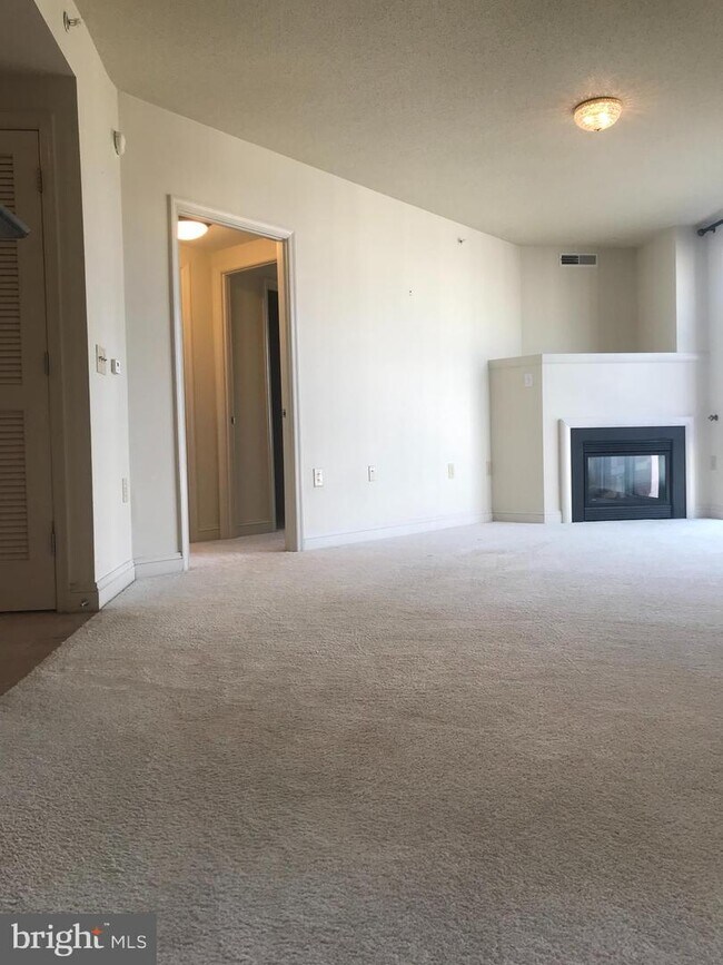 Building Photo - 11760 Sunrise Valley Dr