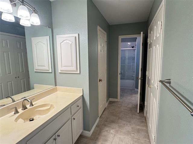 Building Photo - 3615 Elmsted Dr