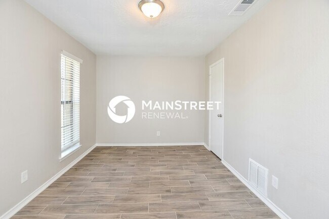 Building Photo - 4 Bedroom Pet-Friendly Home in Mesquite, TX with Main Street Renewal