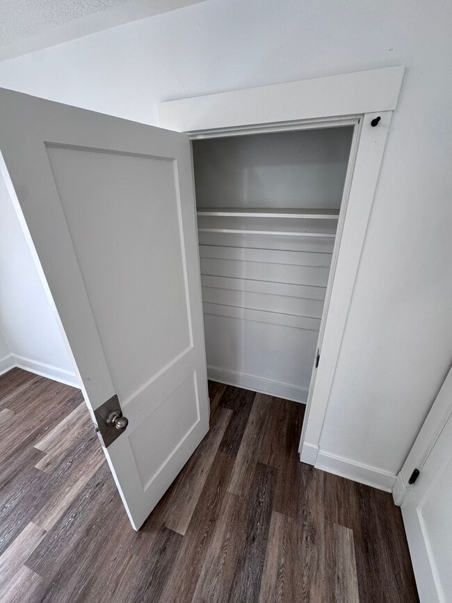 Building Photo - Gorgeous Fully Renovated 4-Bed 1-Bath House In Christy Park!!!