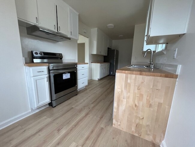 Building Photo - Updated El Cerrito Home with New Kitchen Appliances, Private Deck & Great Walkability