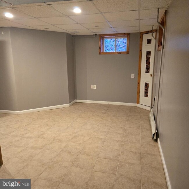 Building Photo - 8 Mannakee St