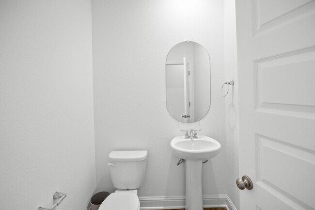 Building Photo - DON'T MISS OUT!