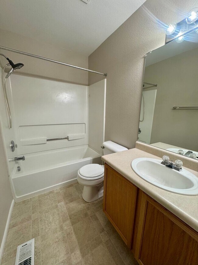 Building Photo - 3 Bedroom Home in Peyton