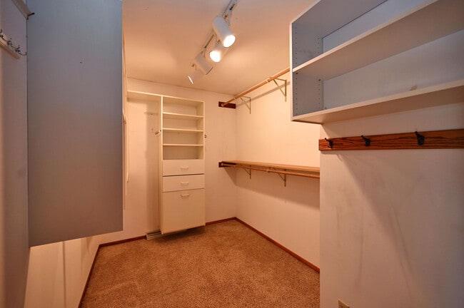Building Photo - 202 Lac La Belle Dr