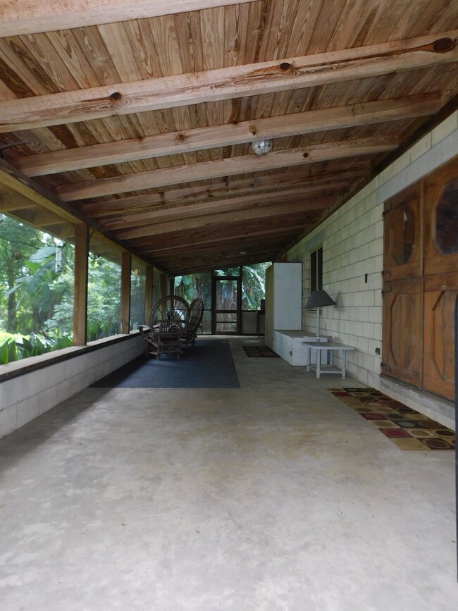 Building Photo - Gorgeous Rustic Home in Alachua!