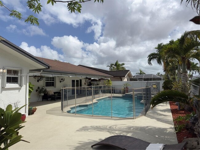 Building Photo - 10600 SW 146th Ct