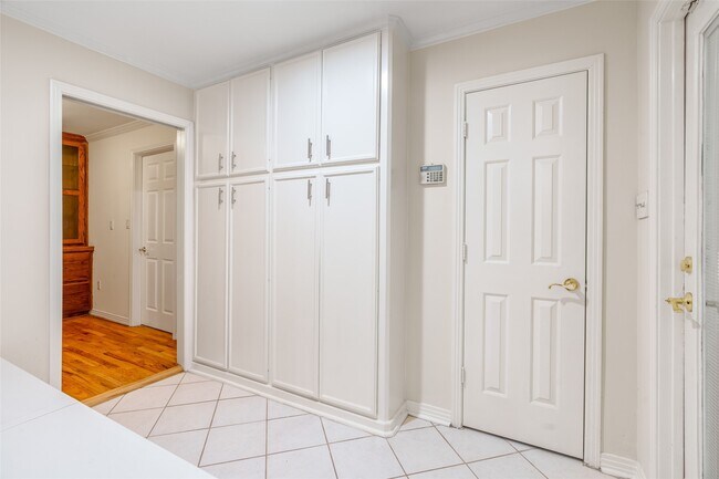 Building Photo - 4025 Silverwood Dr