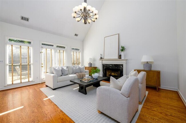 Building Photo - 1560 Oak Park Cove