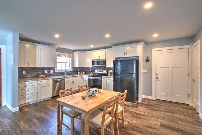 Building Photo - 3 Bed, 2 Bath Home Near Downtown Greenvill...