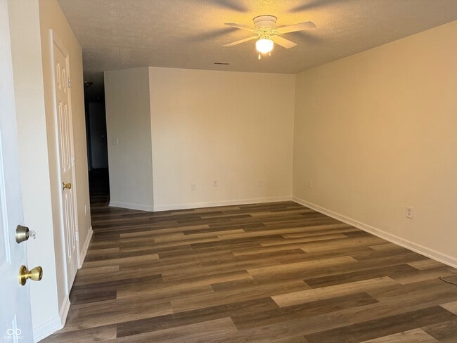 Building Photo - 4930 Elliott Ave