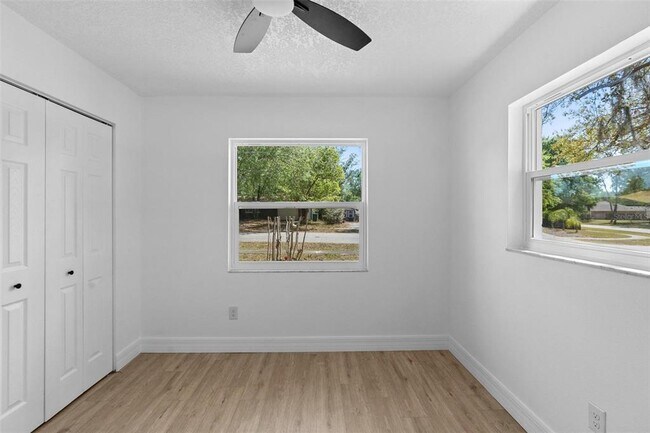 Building Photo - 2240 Conway Dr