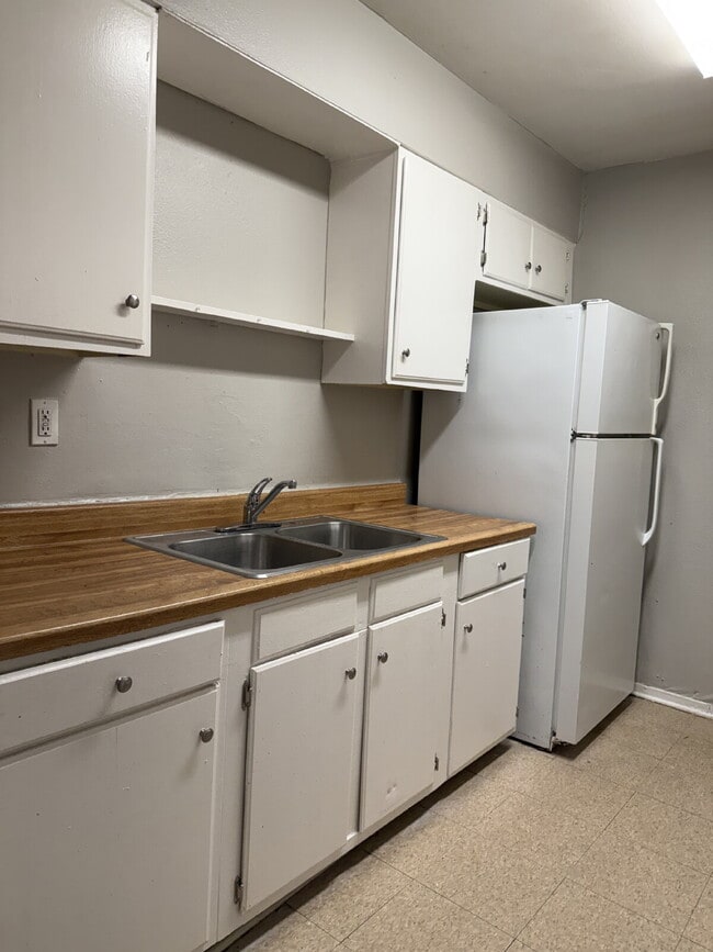 Building Photo - Affordable One Bed/One Bath in a Duplex