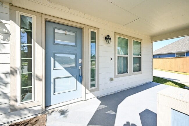 Building Photo - 12503 Highgrove Springs Dr