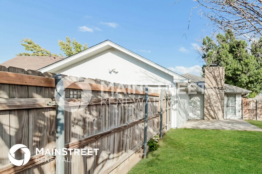 Building Photo - 2605 Silverthorne Dr