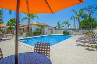 Building Photo - Glenoaks Terrace Apartments
