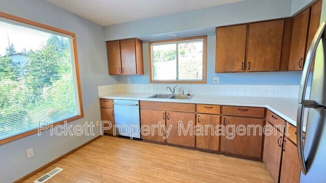 Building Photo - 8671 Silverdale Way NW