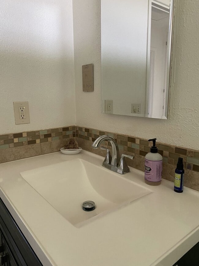 Building Photo - Furnished 2BR Joshua Tree Retreat | Ideal for 3–6 Month Stay |