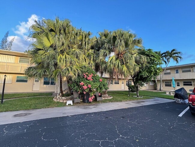 Building Photo - 1301 N 12th Ct