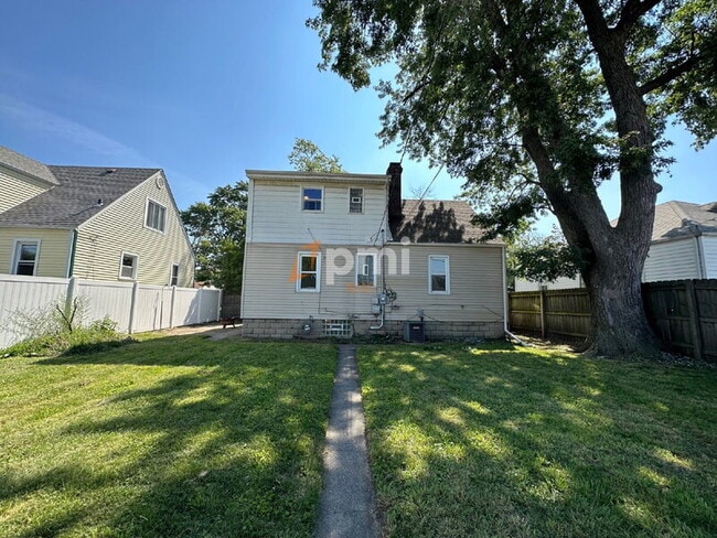 Building Photo - 7414 Tapper Ave