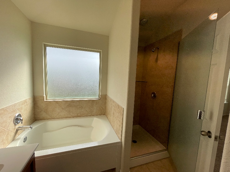 Building Photo - 2720 Samson Dr