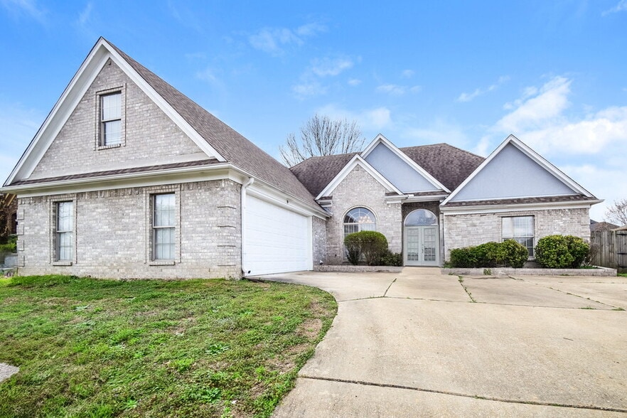 Building Photo - 1573 Golden Oaks Loop N