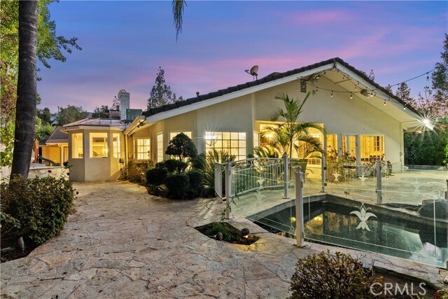 Building Photo - 3814 Alonzo Ave