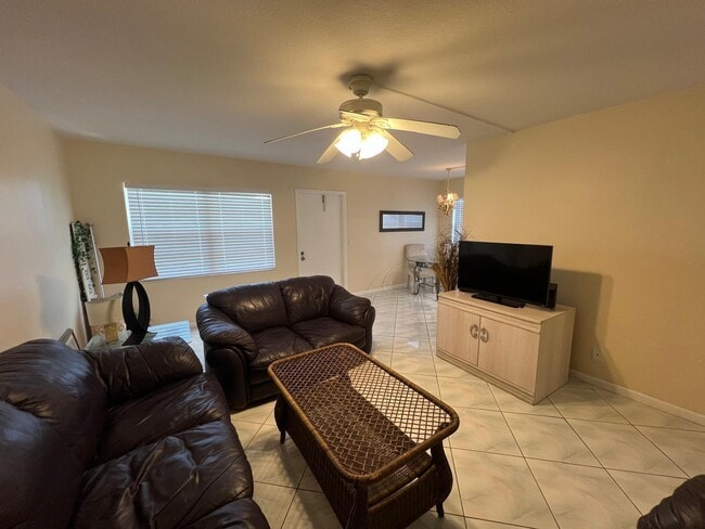 Building Photo - 43 Fanshaw Dr