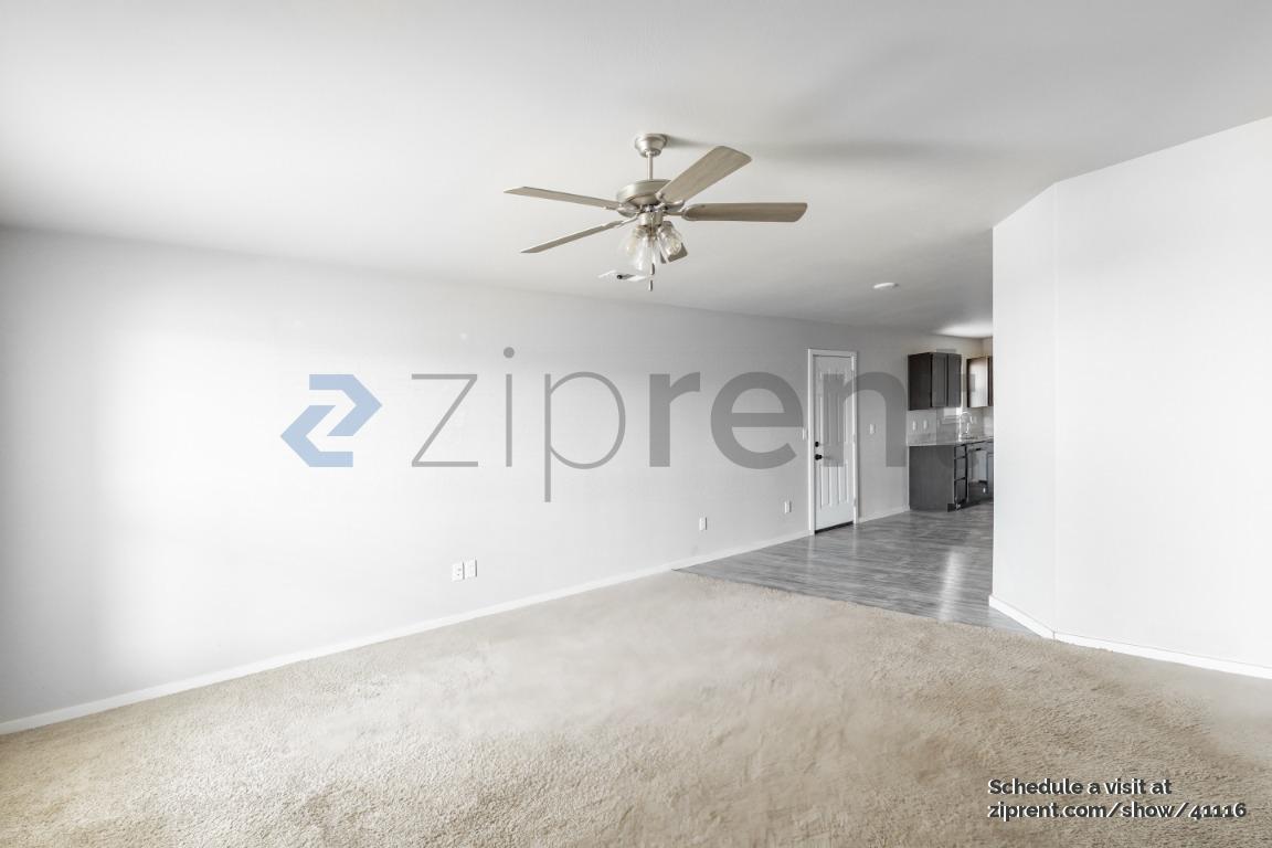 Building Photo - 1318 E 93rd St