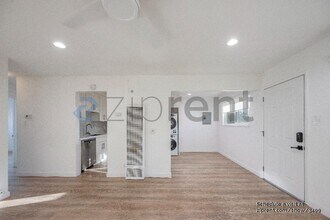 Building Photo - Unit