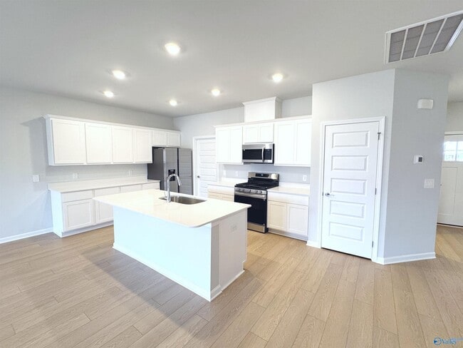 Building Photo - 169 Little Britain St