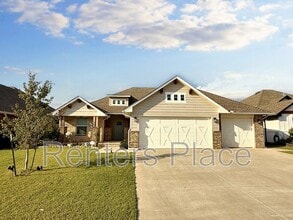 Building Photo - 2713 SE 22nd St