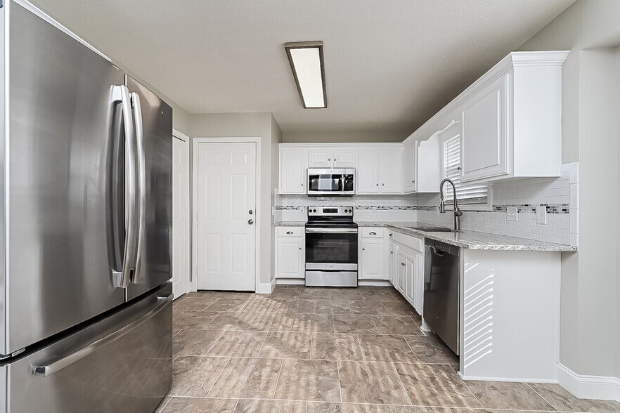 Building Photo - 8003 Westfork Dr