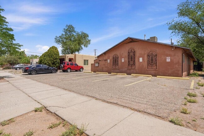 Building Photo - 304 Vassar Dr SE