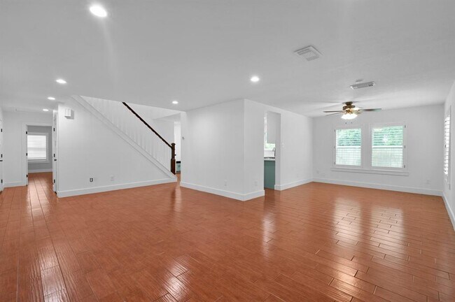 Building Photo - 5 Hickory Oak Dr