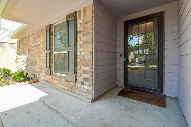 Building Photo - 10302 Tablerock Dr
