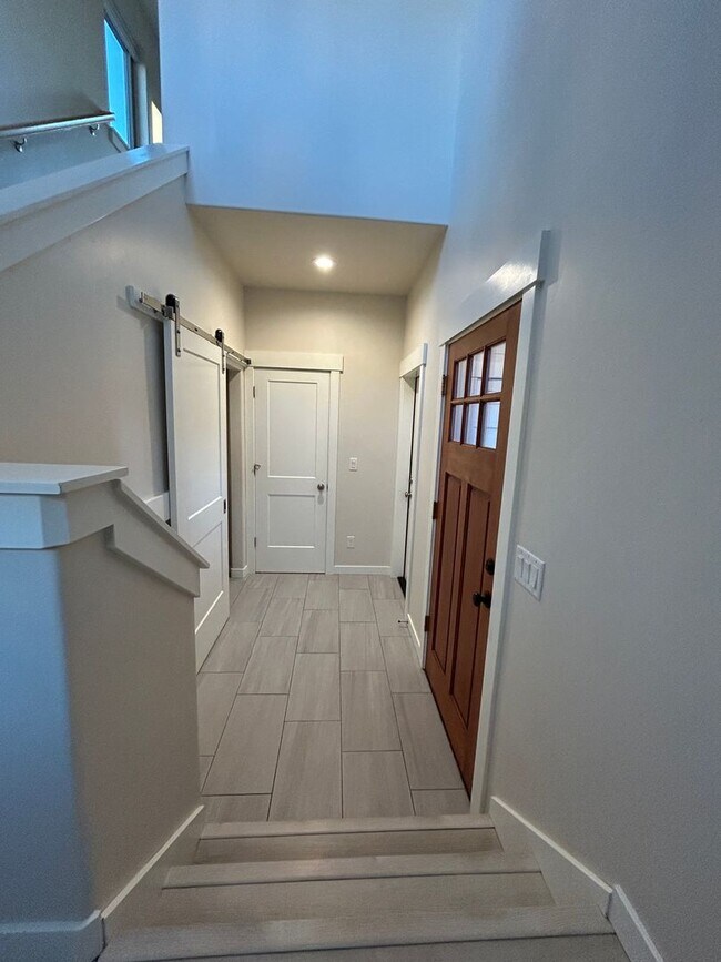 Building Photo - 1079 NW Quincy Ave