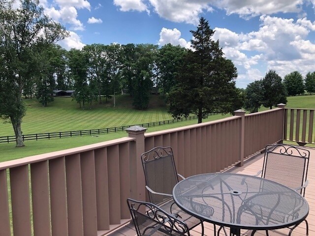 Building Photo - Quaint setting, One Level 3BR/ 2BA 2-Car Garage Condo