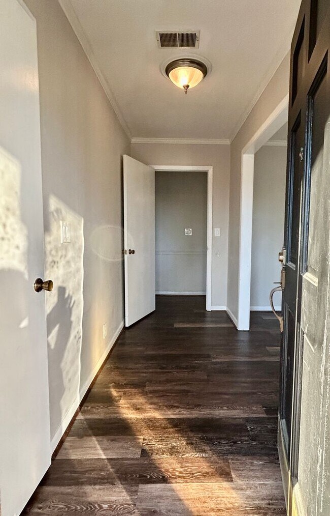 Building Photo - 1825 Edwardian Way