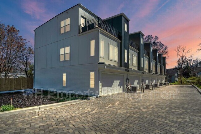 Building Photo - 1016C W Kirkland Ave