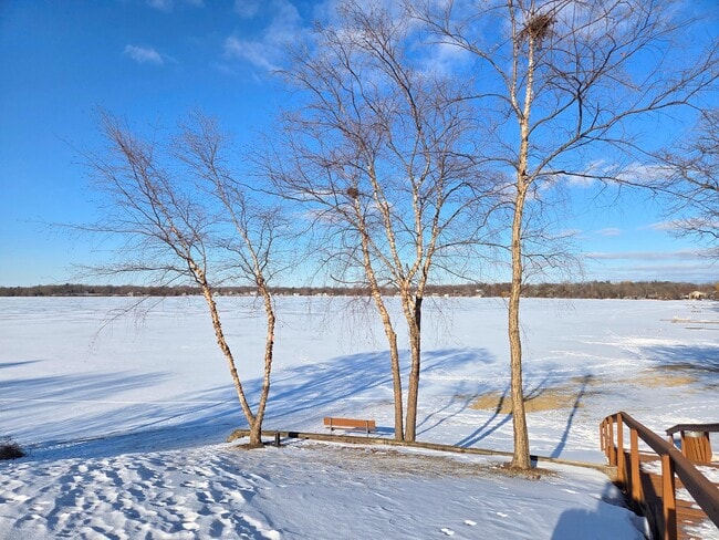 Building Photo - 29 E Lake Shore Dr