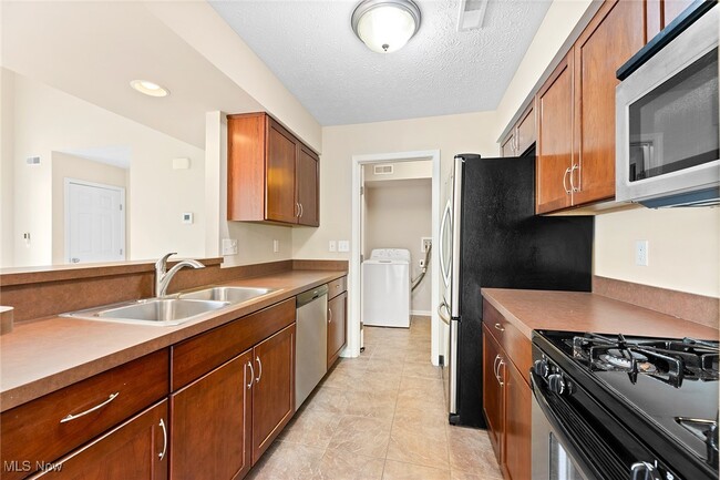 Building Photo - 37 Eastpointe Dr