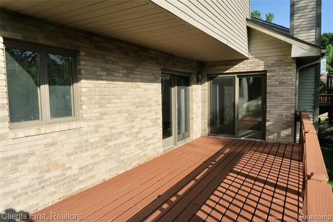 Building Photo - 7233 Oakwood Dr