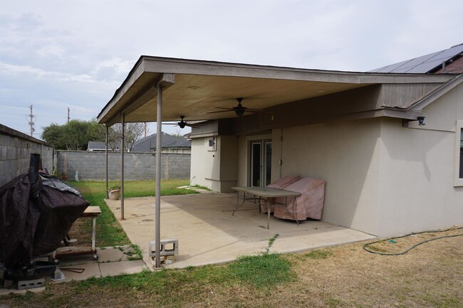 Building Photo - 8810 Crossway Dr