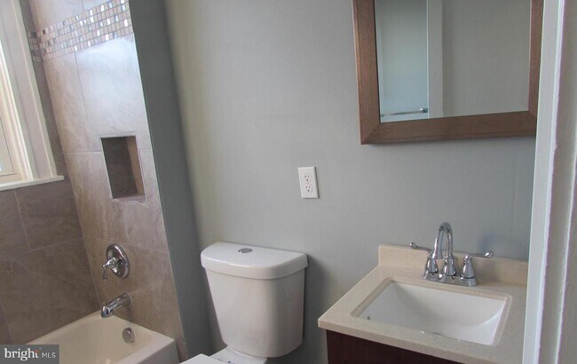 Building Photo - 2735 Chesterfield Ave