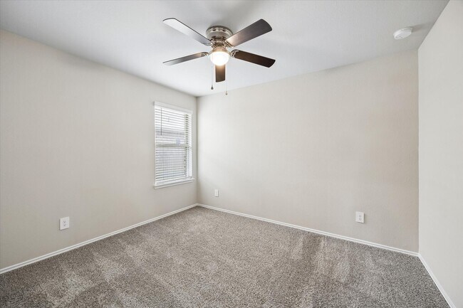 Building Photo - 40463 Gdn Hts Ln