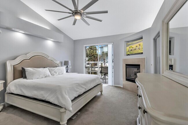 Building Photo - 2127 Lagoon Dr