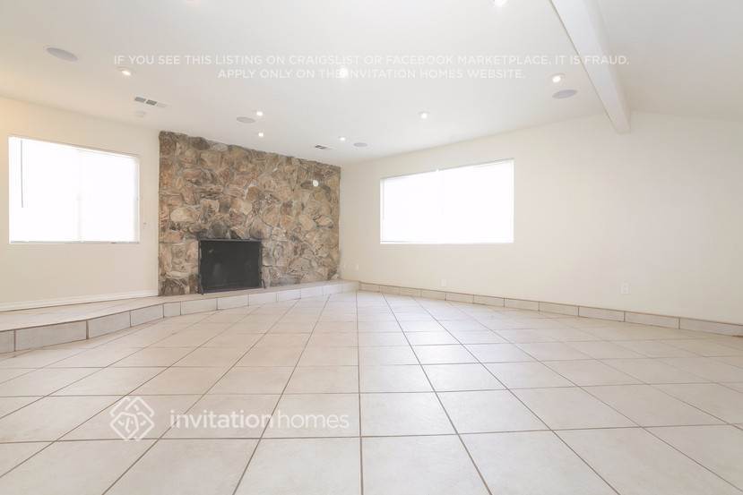 Building Photo - 17552 Cantara St