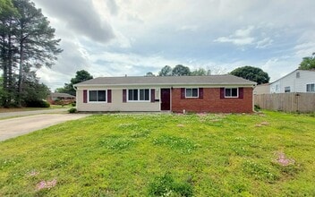 Building Photo - Beautiful 3-Bedroom Home with Spacious Yard in Princess Anne Plaza